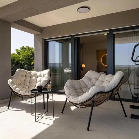Silente With Pool In A Quit Area Villa Seline