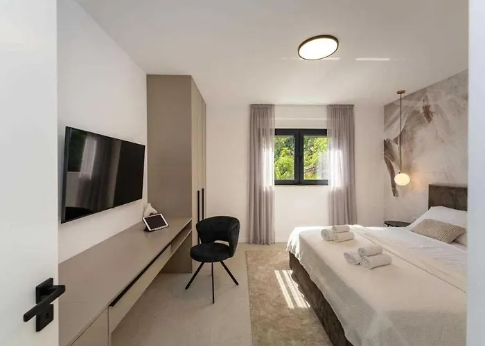 Silente With Pool In A Quit Area Villa *