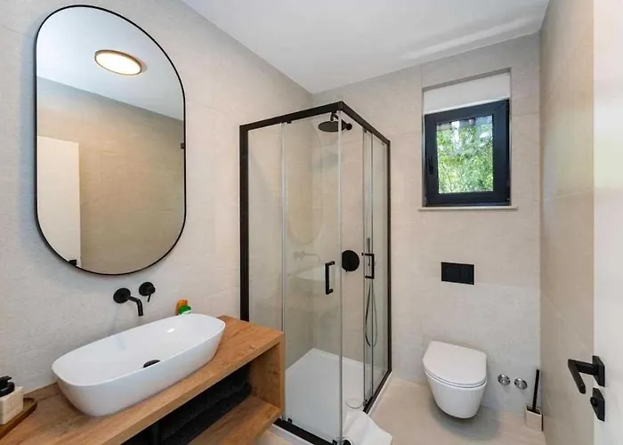 Silente With Pool In A Quit Area *