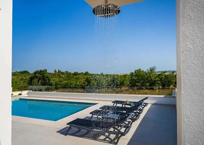 Βίλα Silente With Pool In A Quit Area *