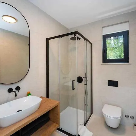 Silente With Pool In A Quit Area *
